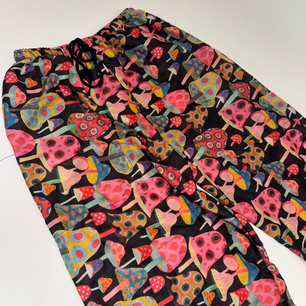 Vibrant Mushroom Print Women's Bottoms